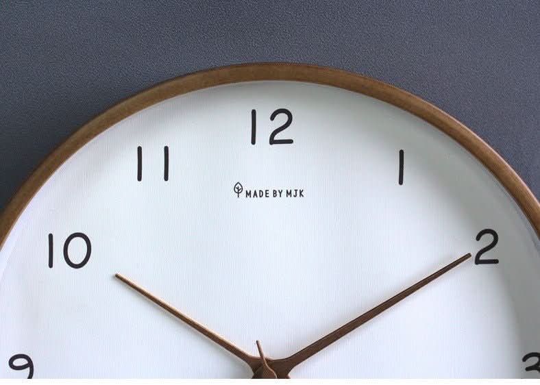 Leise analoge Wanduhr aus Massivholz