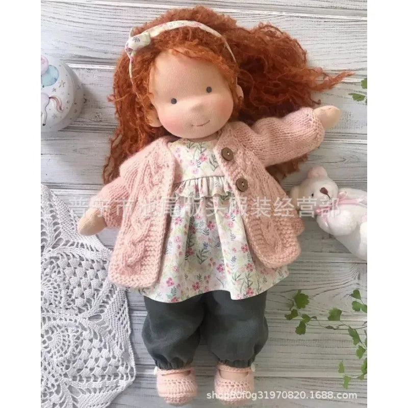 Luna | Handgefertigte Waldorf-Plüschpuppe – Weiches Baumwollspielzeug mit Stoffbox | Niedlich & Kuschelig | Für Kindergeburtstage & fantasievolles Spielen im Alltag