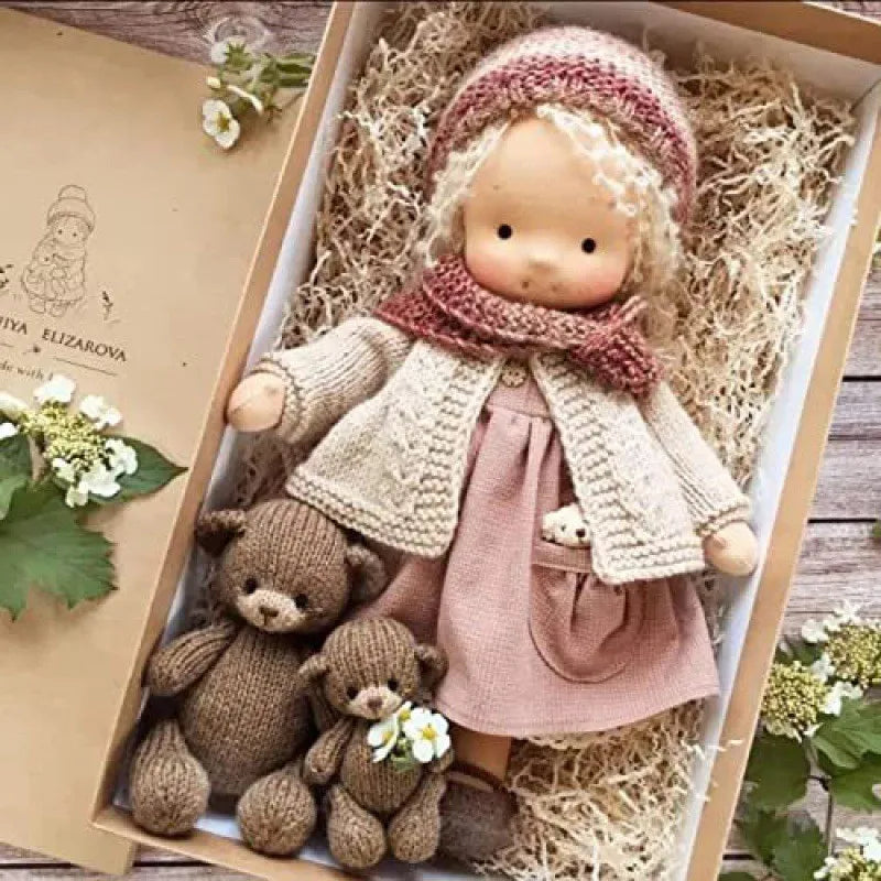 Luna | Handgefertigte Waldorf-Plüschpuppe – Weiches Baumwollspielzeug mit Stoffbox | Niedlich & Kuschelig | Für Kindergeburtstage & fantasievolles Spielen im Alltag