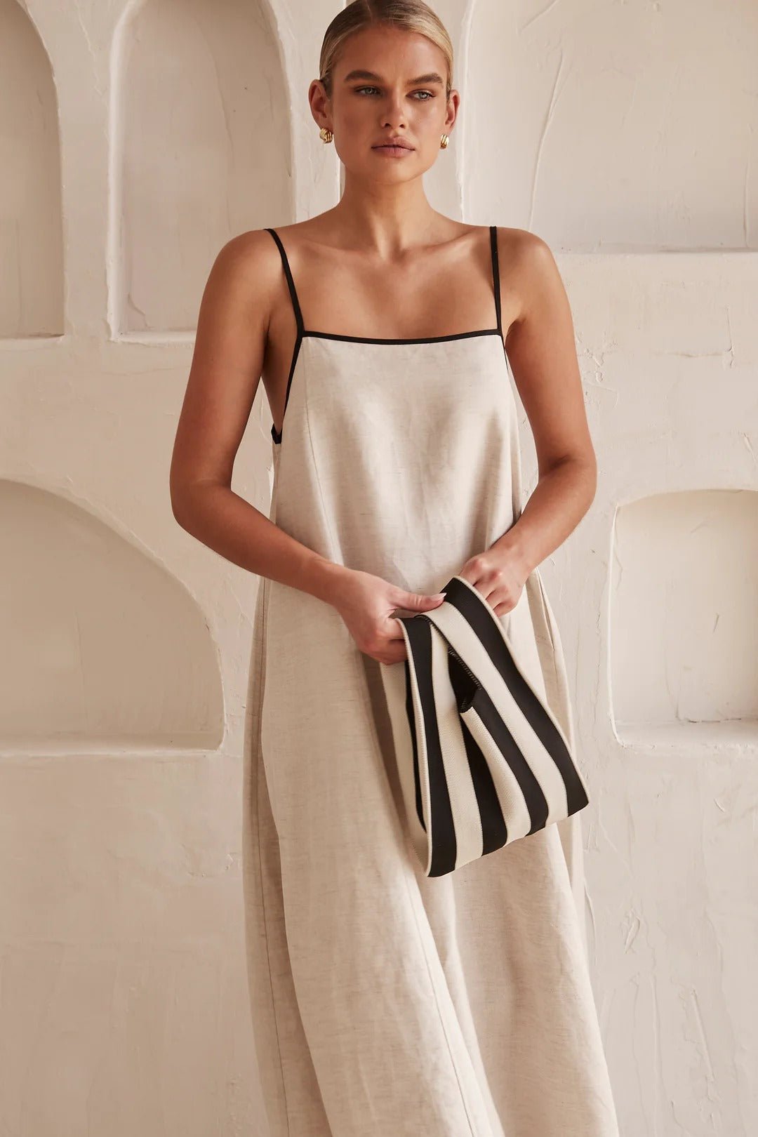 Maxi Kleid Damen | Trägerkleid mit Trapezschnitt & elegantem Kontrastdetail