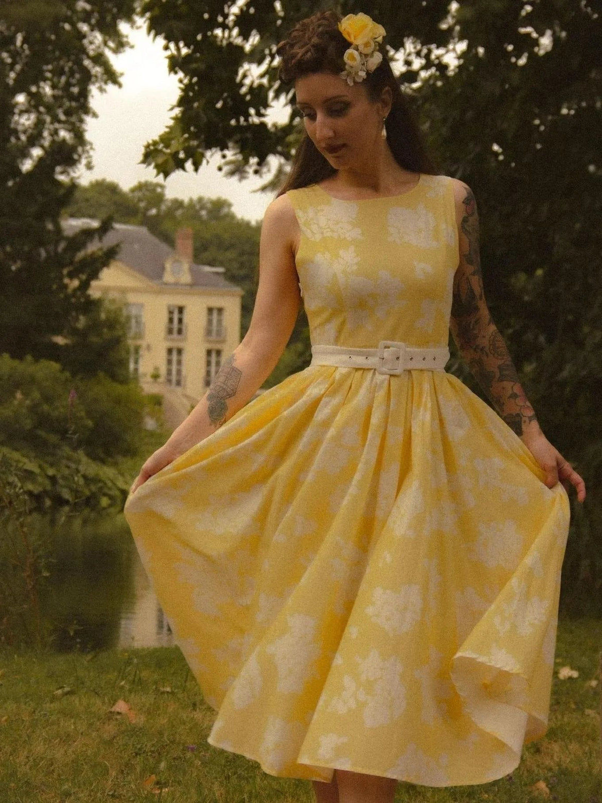 Midi Kleid Damen | Blumenprint & Ausgestellter Plisseerock