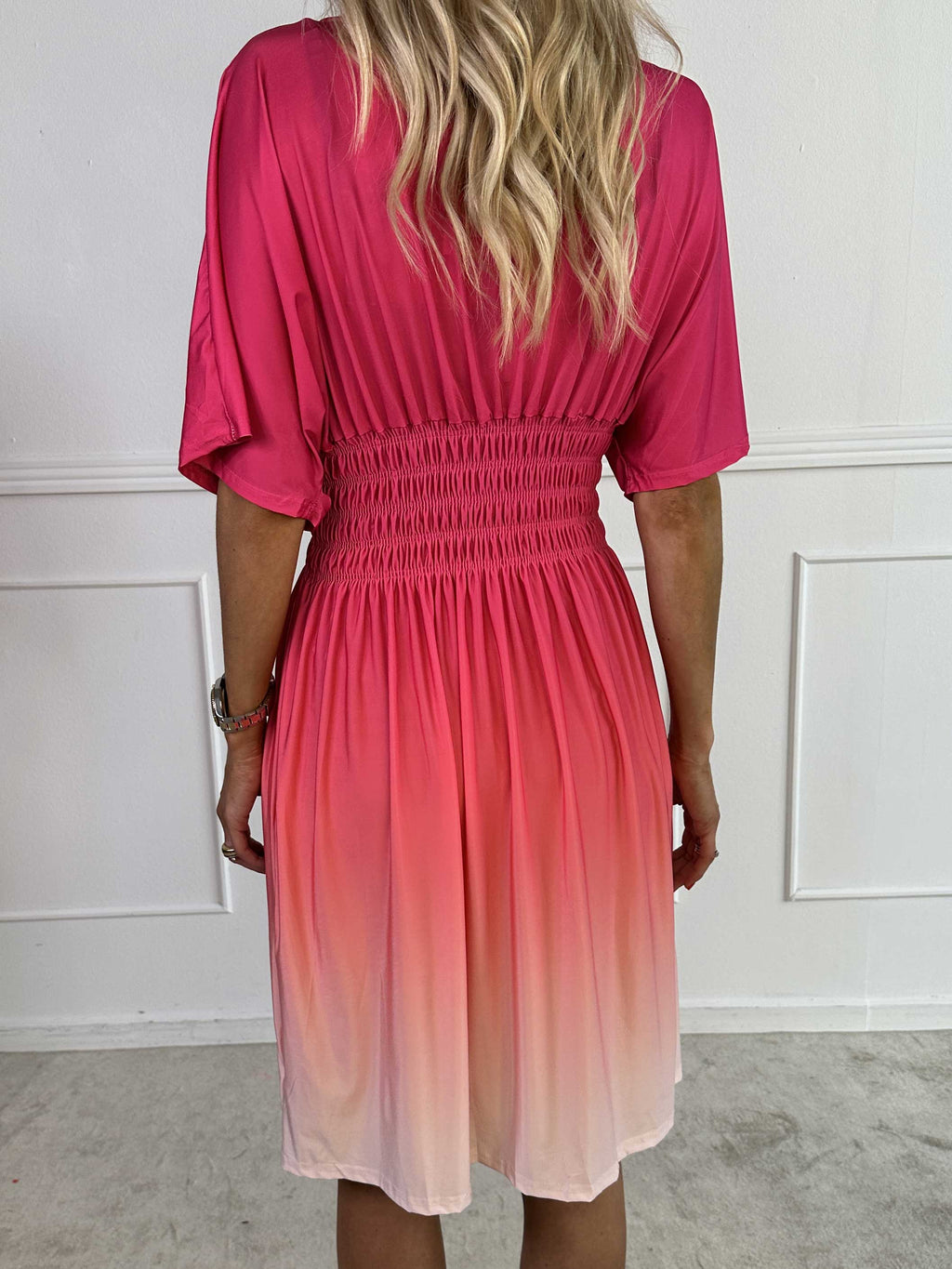 Midi Kleid Damen | Fledermausärmel & Taillierter Smok-Bund