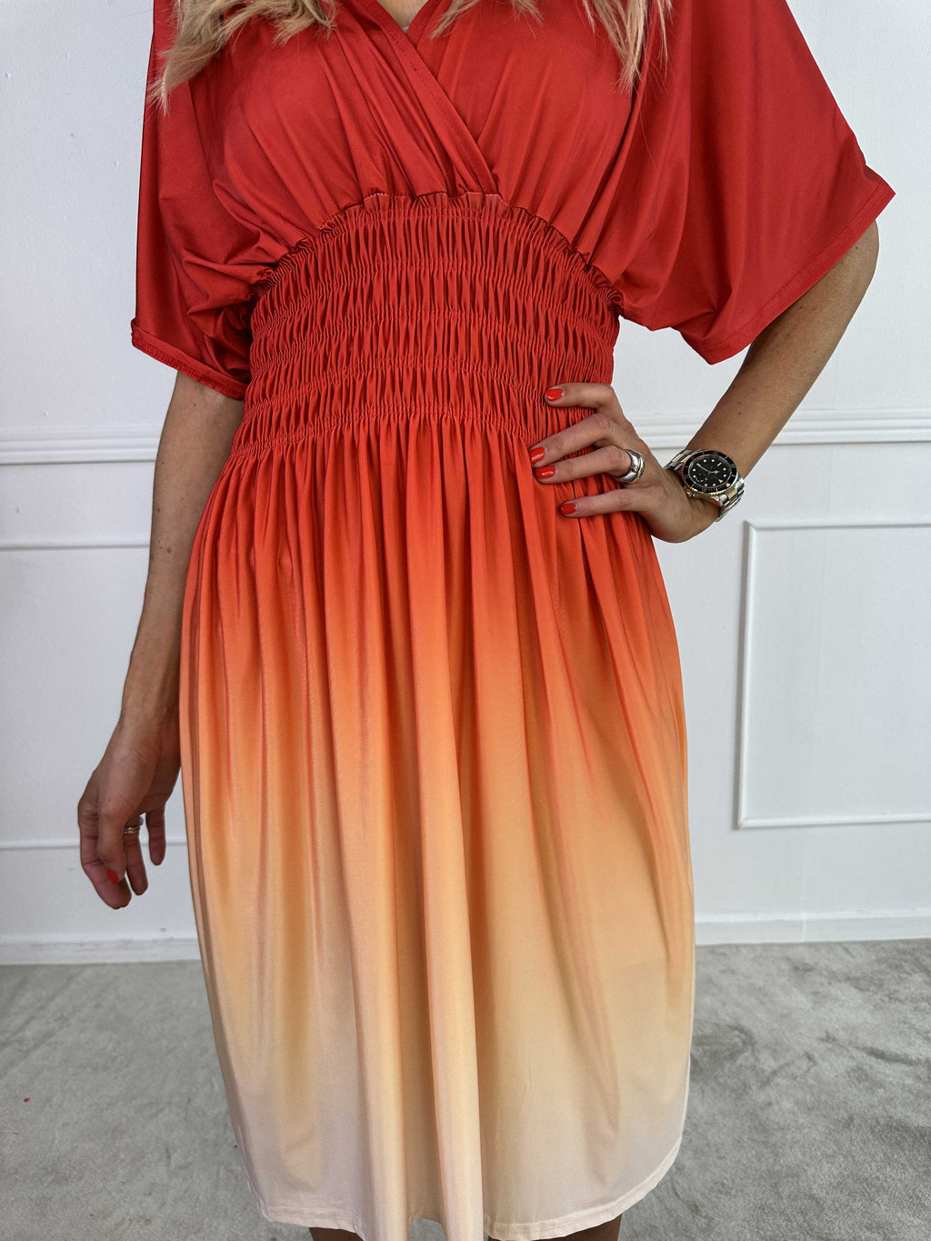 Midi Kleid Damen | Fledermausärmel & Taillierter Smok-Bund