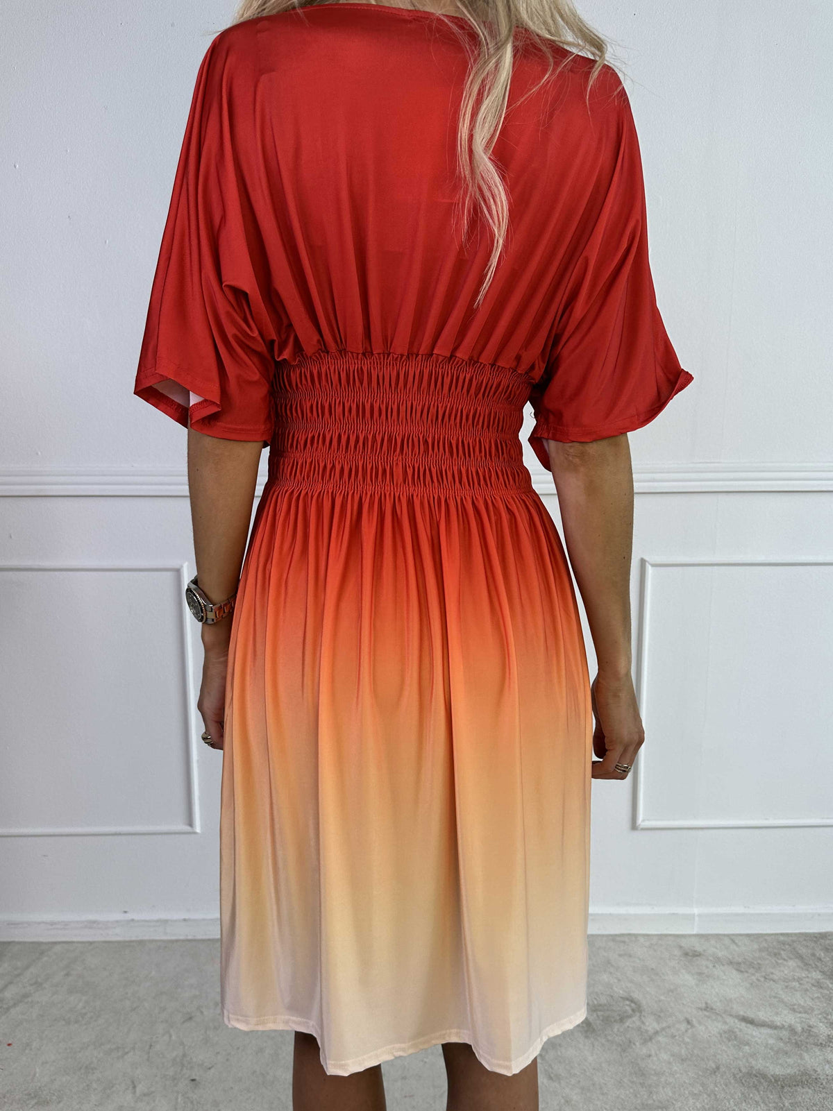Midi Kleid Damen | Fledermausärmel & Taillierter Smok-Bund
