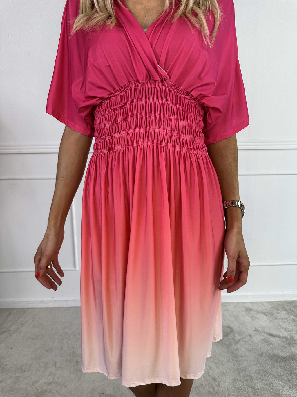 Midi Kleid Damen | Fledermausärmel & Taillierter Smok-Bund