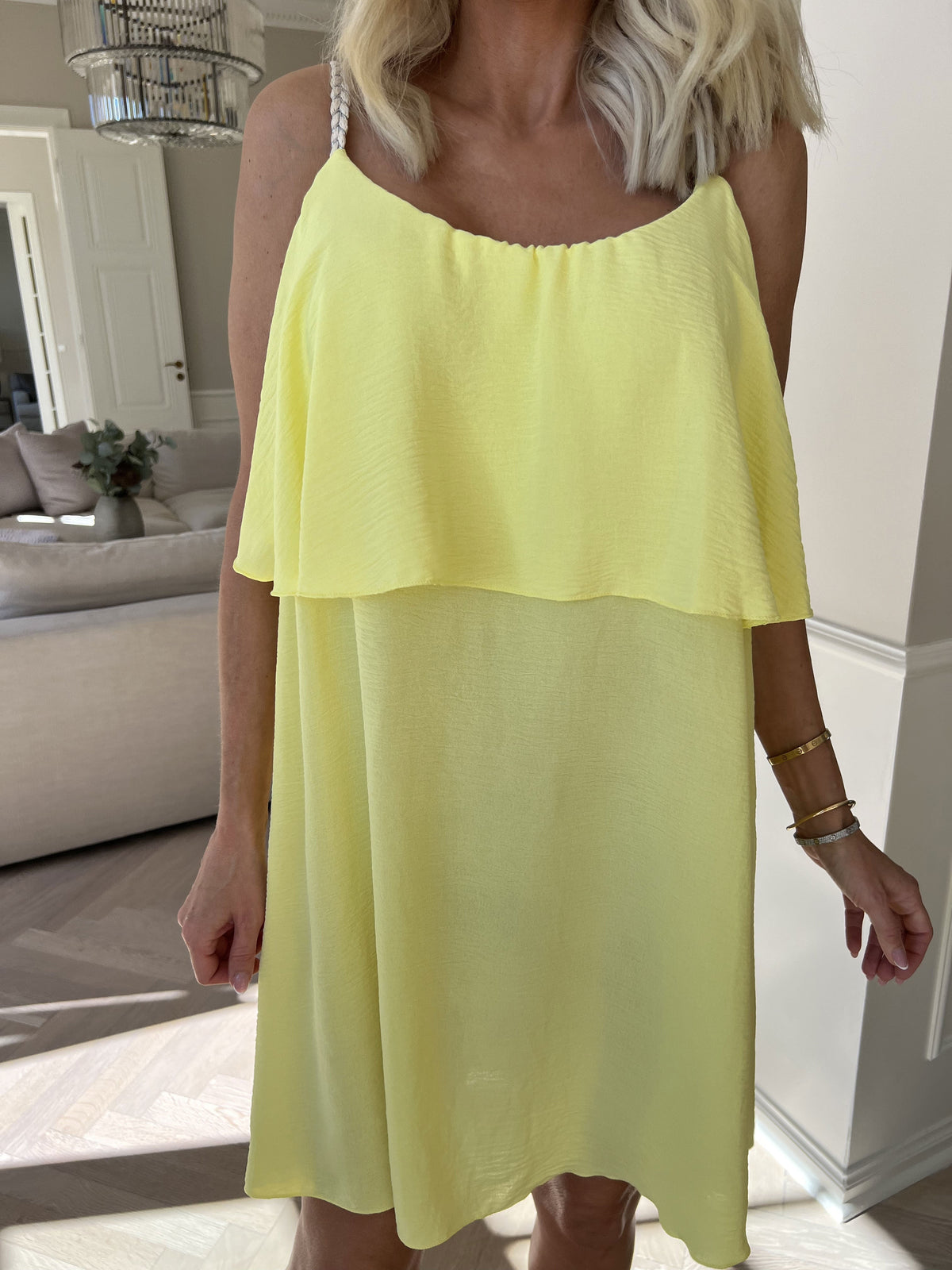 Mini Kleid Damen | Volant-Layer & Femininer Sommercut