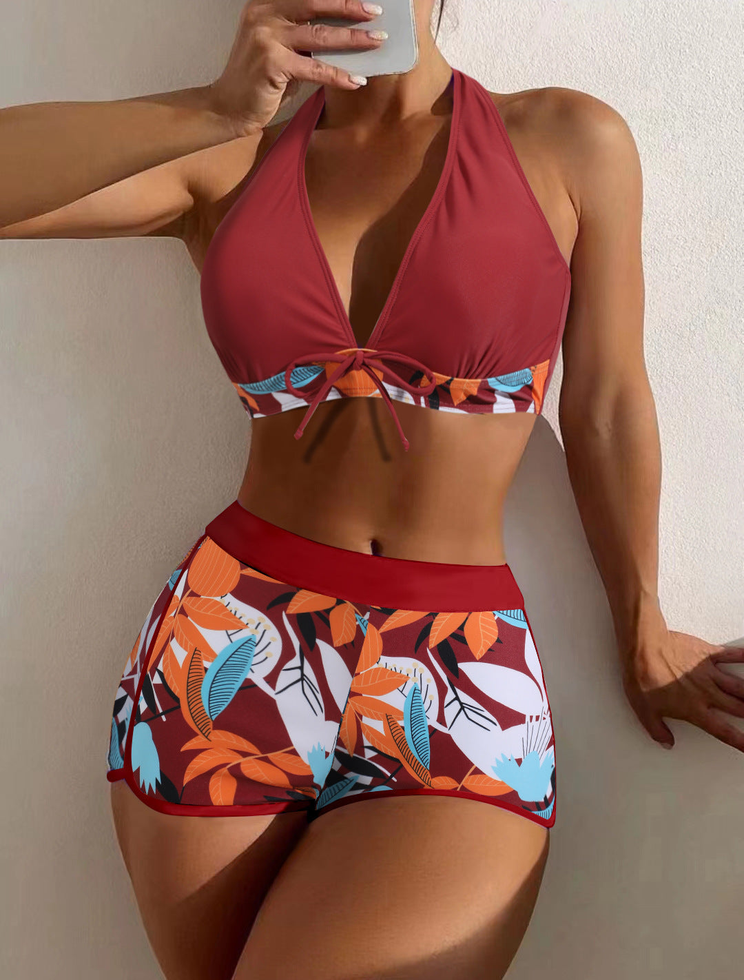 Damen Bikini-Set mit verspieltem Halter-Oberteil und sportlicher Shorts Drune