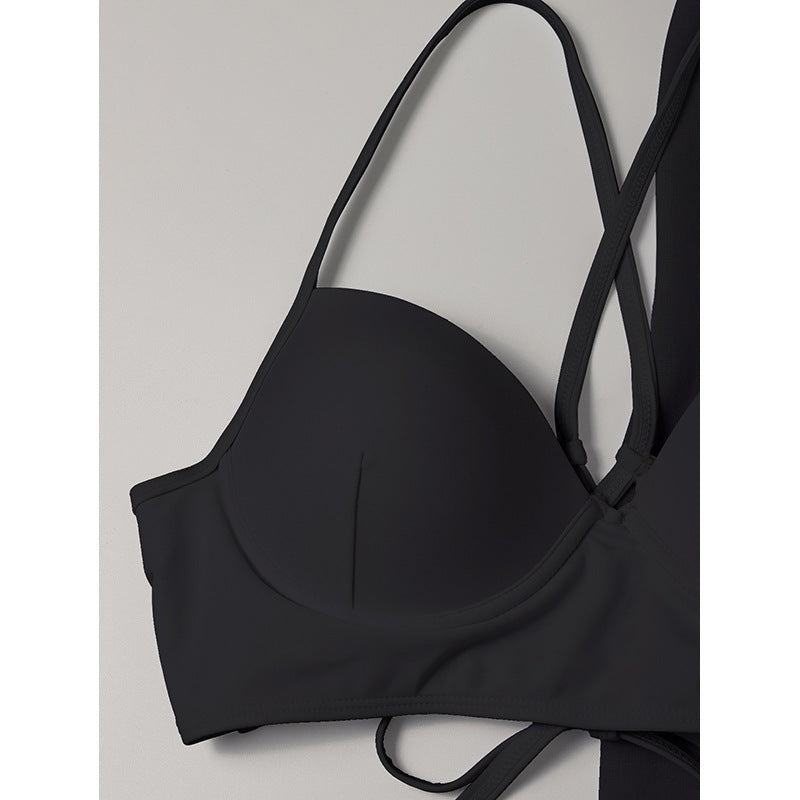 Damen Bikini-Set mit hochgeschnittenem Höschen und luftiger Wickelrock Drune