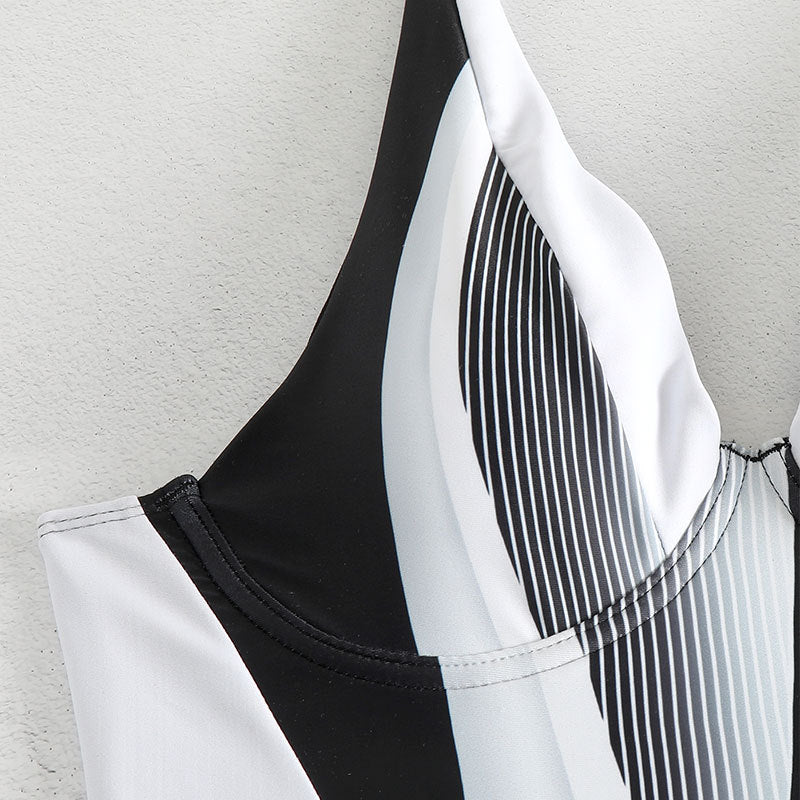 Damen Einteiler Badeanzug mit modernem Schnitt und grafischem Design Drune