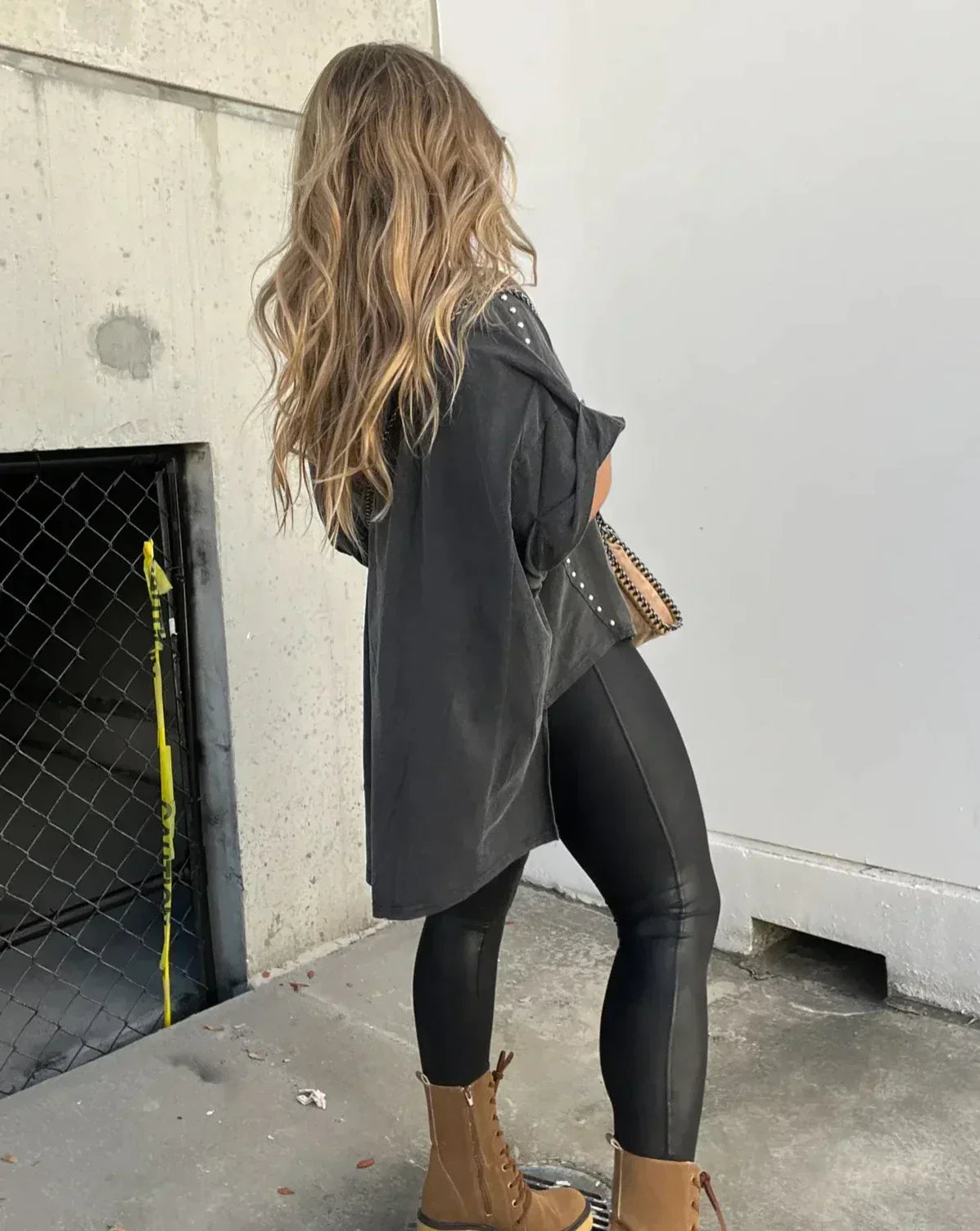 Oversized T Shirt Damen | Nieten-Detail & Edgy Style