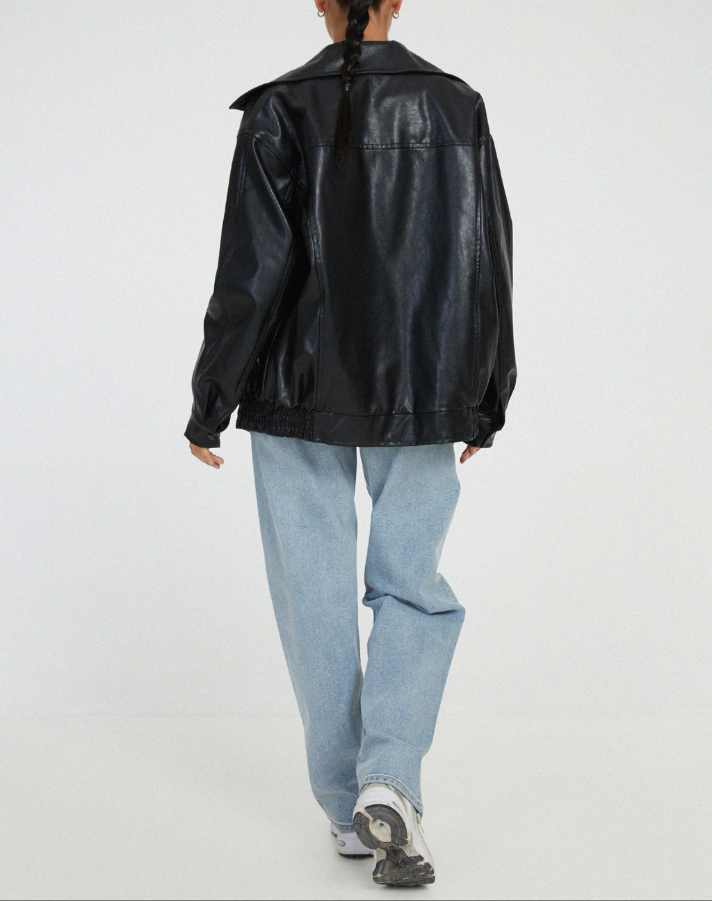 Moderne Oversized Jacke für Damen mit breitem Blazerkragen und elastischem Saum