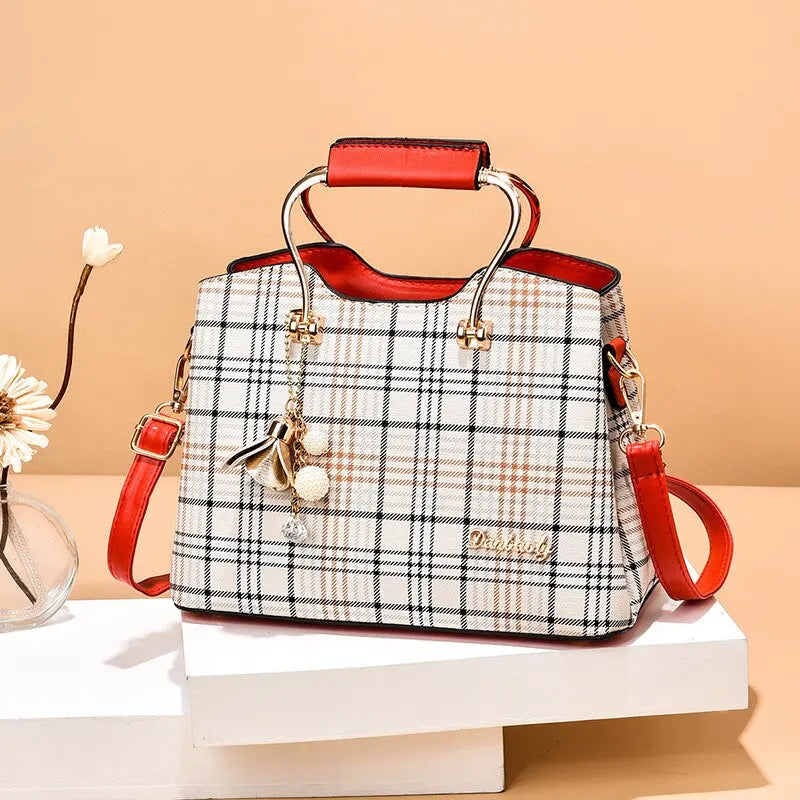 Praktische Damen-Schultertasche mit verstellbaren Trägern aus hochwertigem Kunstmaterial