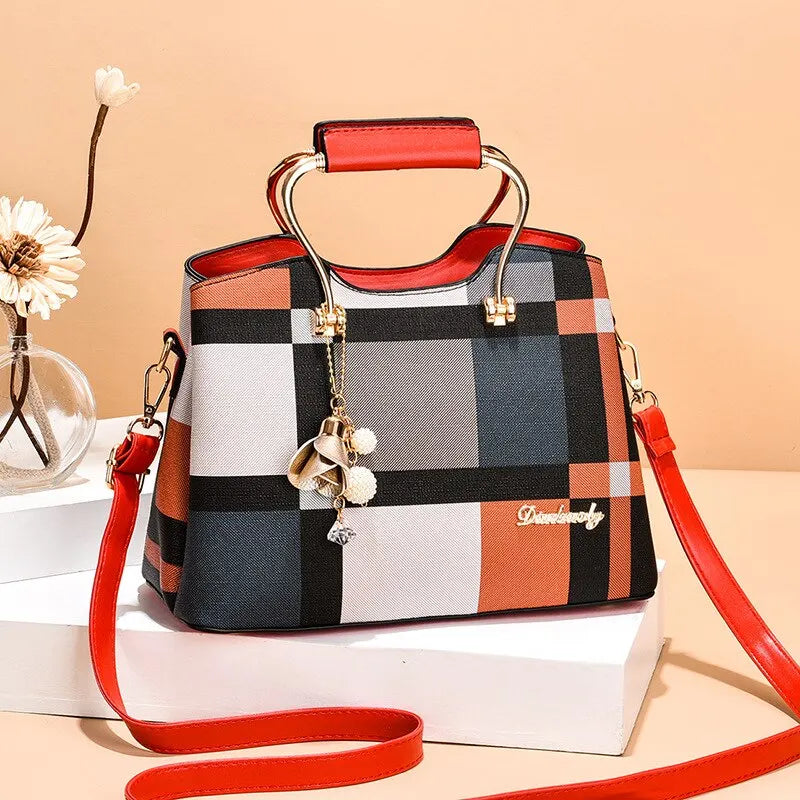 Praktische Damen-Schultertasche mit verstellbaren Trägern aus hochwertigem Kunstmaterial