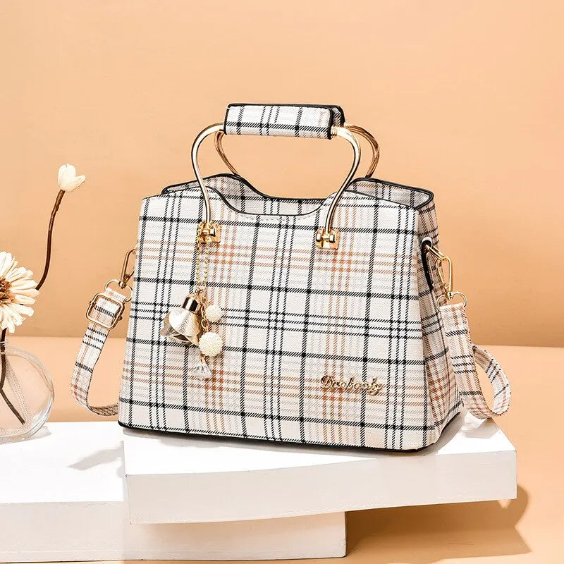 Praktische Damen-Schultertasche mit verstellbaren Trägern aus hochwertigem Kunstmaterial