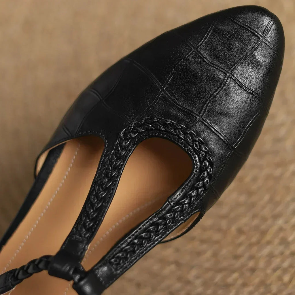 Astrid – Klassischer Lederschuh mit geflochtenem T-Riemen
