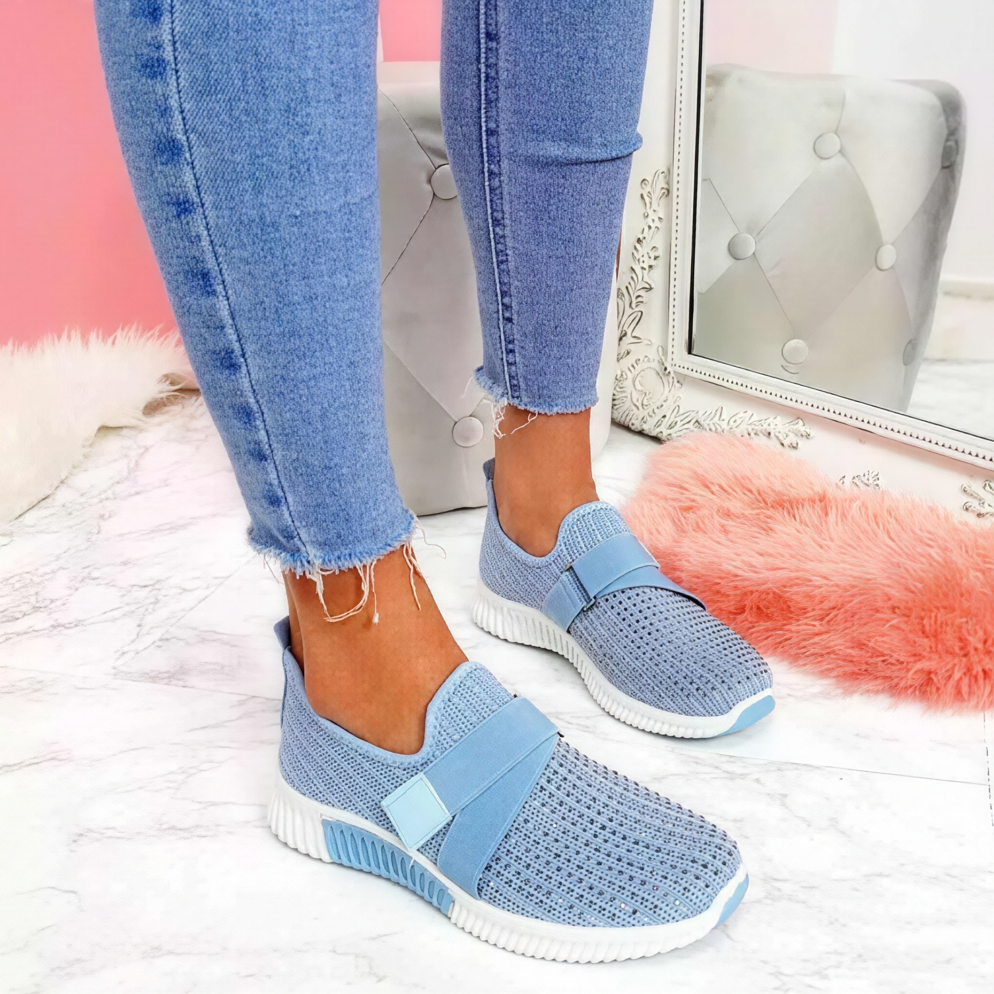 Kinsley - Slip-On Schuhe mit Kristallverzierungen