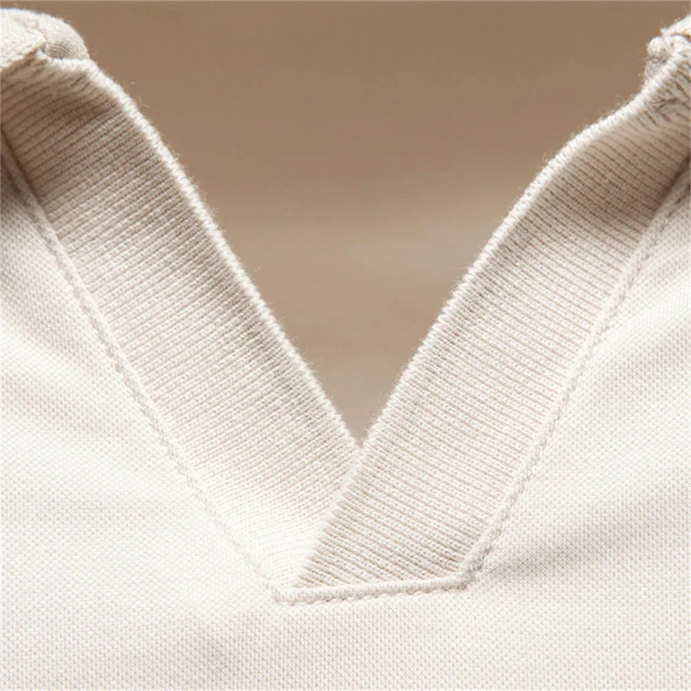 FRANK™ | ATMUNGSAKTIVES POLOSHIRT MIT V-AUSSCHNITT