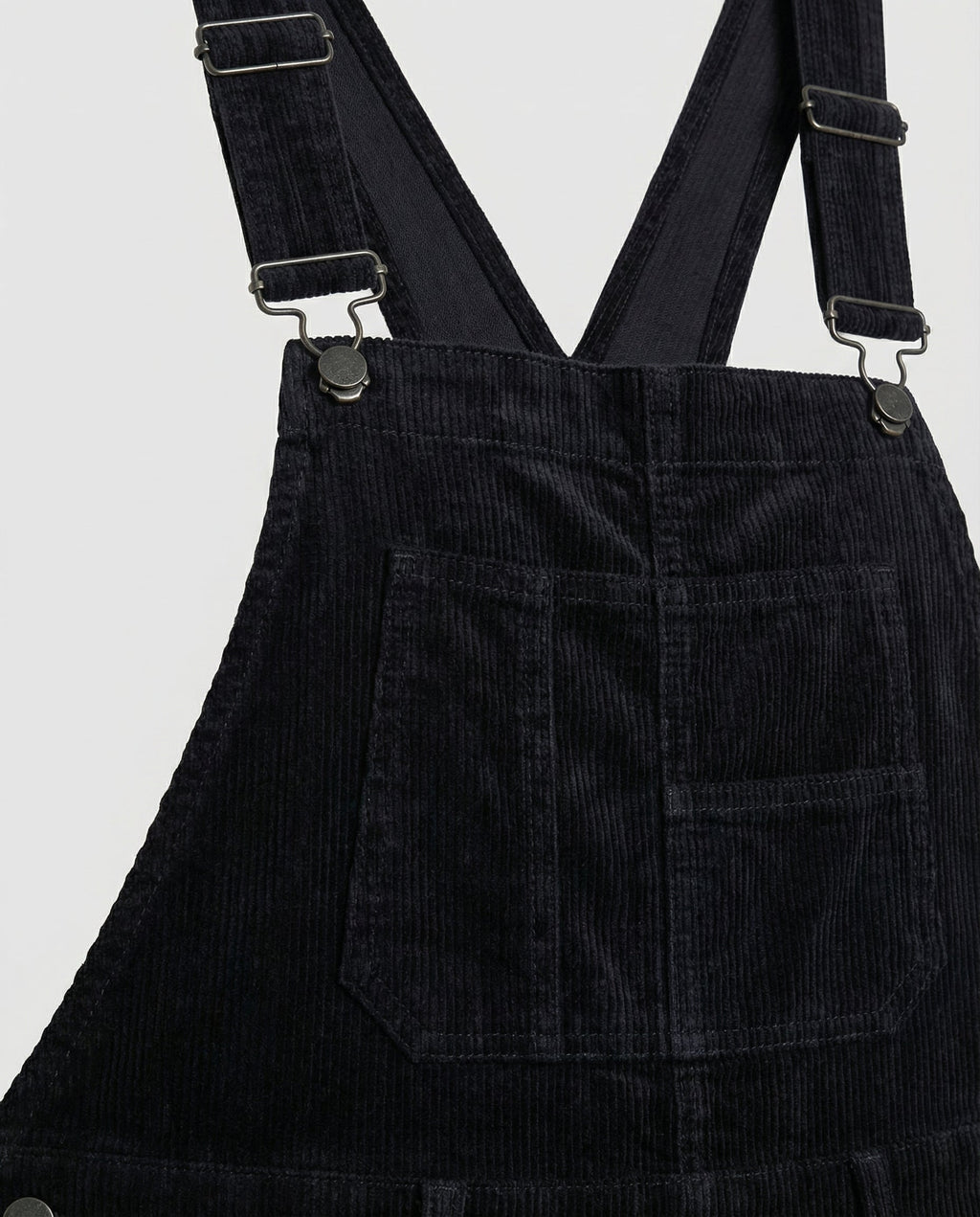 Latzhose für Damen im lässigen Stil mit verstellbaren Trägern und Brusttasche