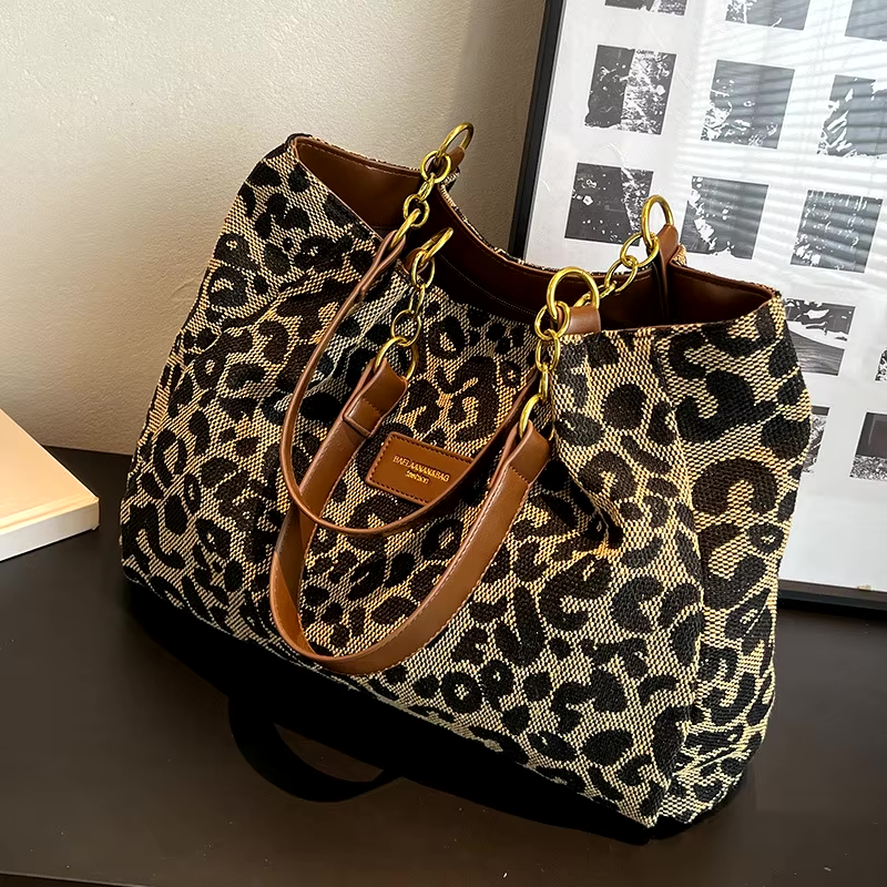 Lisanne | LUXURIÖSE UMHÄNGETASCHE MIT LEOPARDENMUSTER