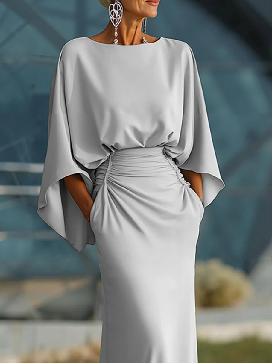 Clara | Elegantes Kleid mit V-Ausschnitt, rückenfrei und mit Ärmeln