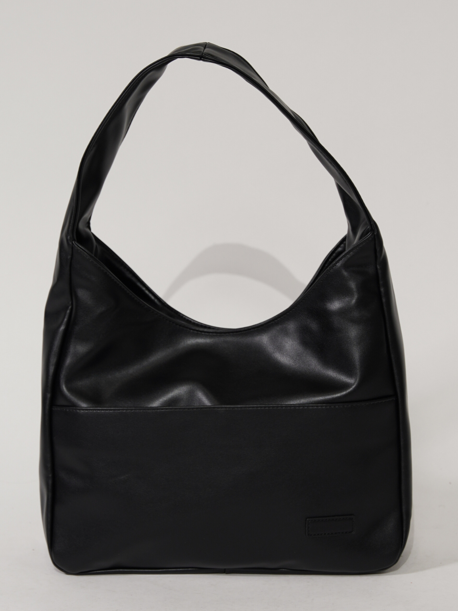 Stilvolle Damen-Schultertasche aus praktischem veganem Leder