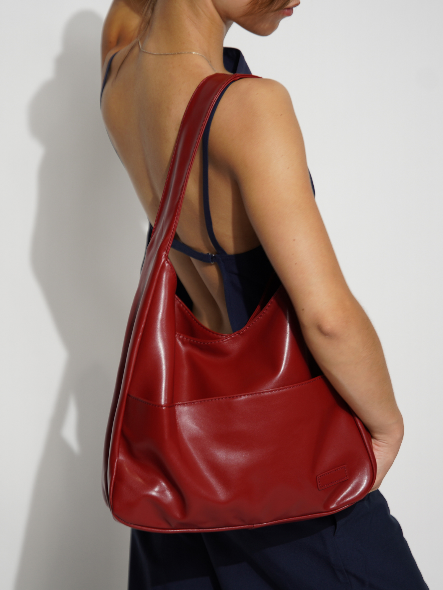 Stilvolle Damen-Schultertasche aus praktischem veganem Leder