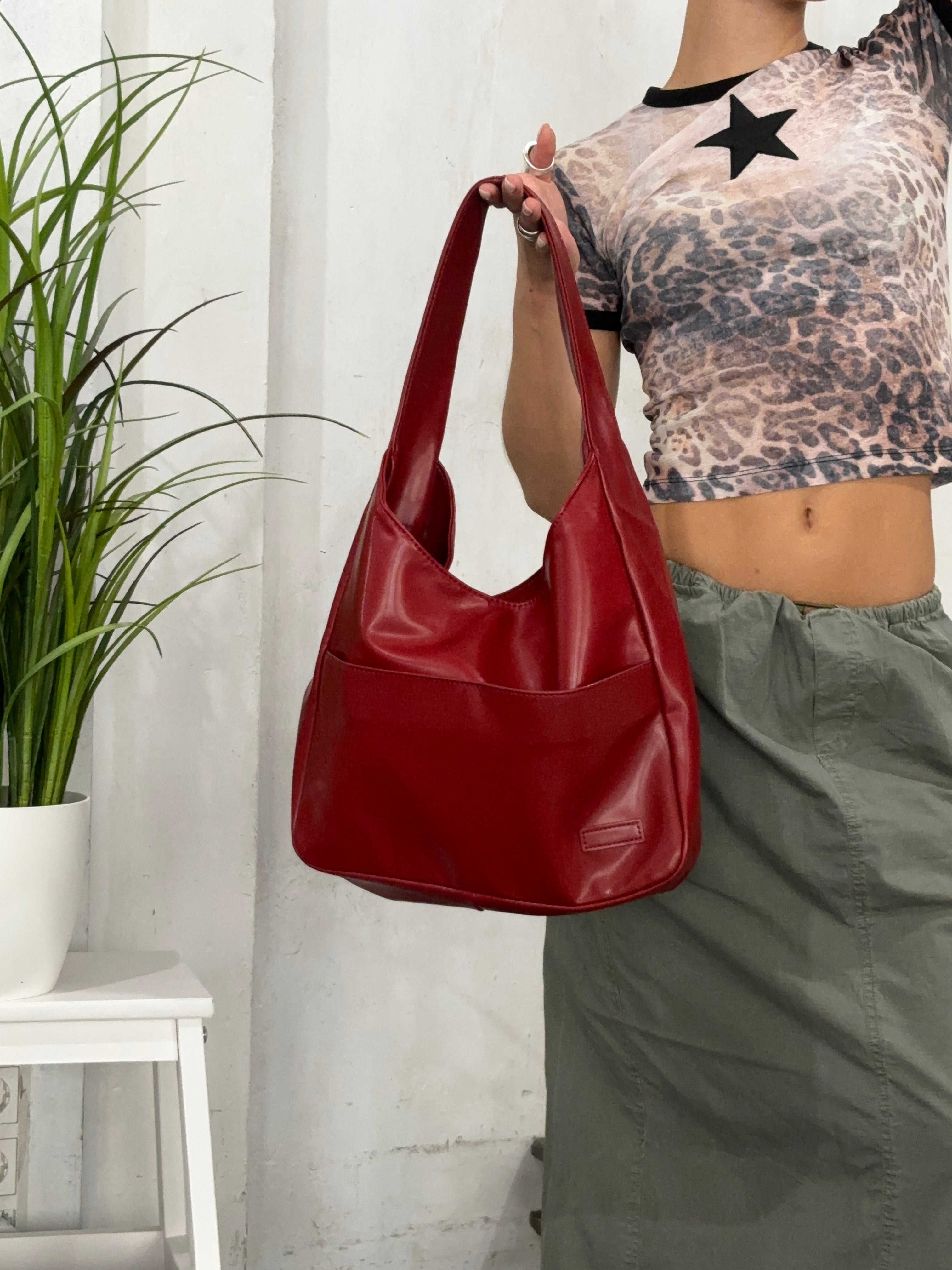 Stilvolle Damen-Schultertasche aus praktischem veganem Leder