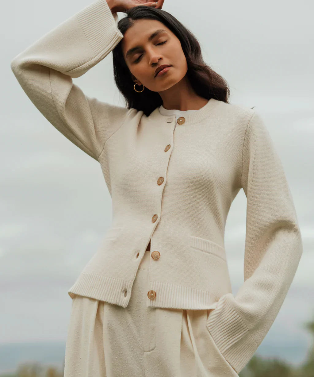 Strickjacke Damen | Rundhals-Ausschnitt & Taschen