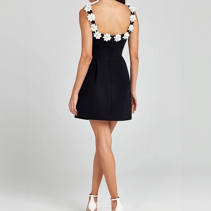 Bellaflora™-Kleid mit Floralen Applikationen am Ausschnitt und Eleganter Passform