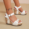 Damen Genietet Keilabsatz Sandalen mit Schnalle