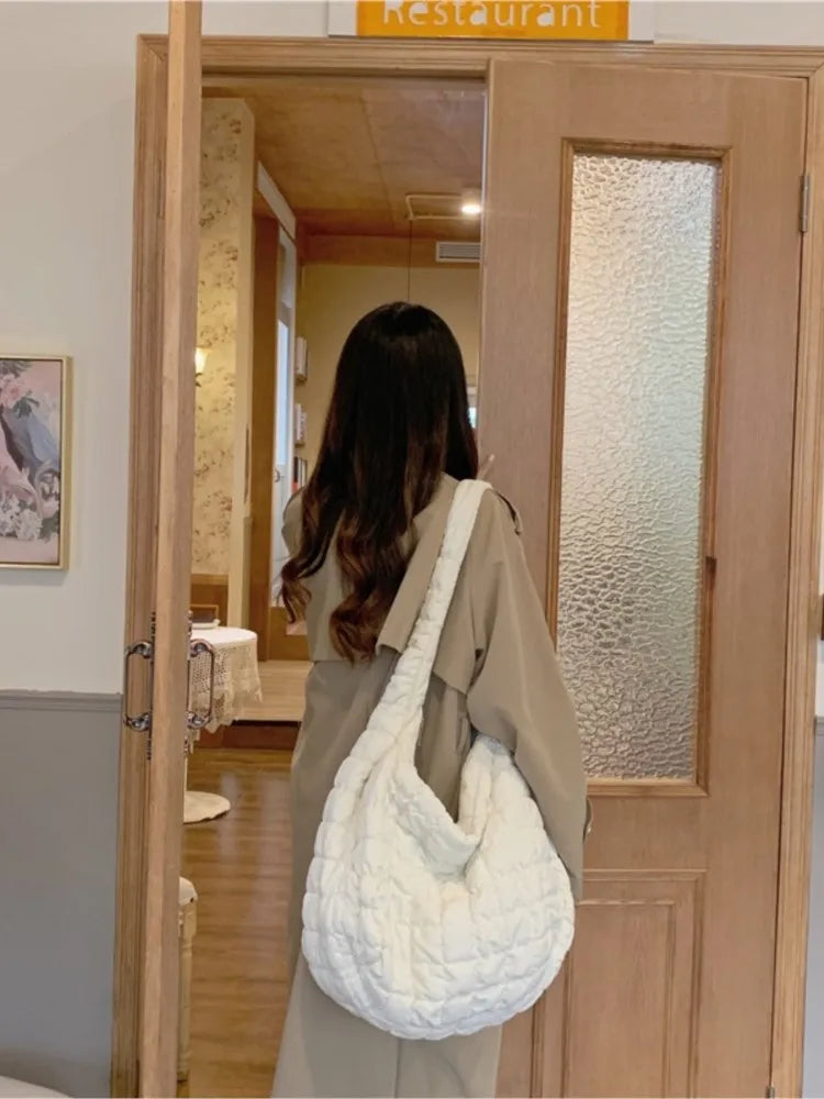 Vielseitige Daunen-Schultertasche für Damen – leichter Reisebegleiter