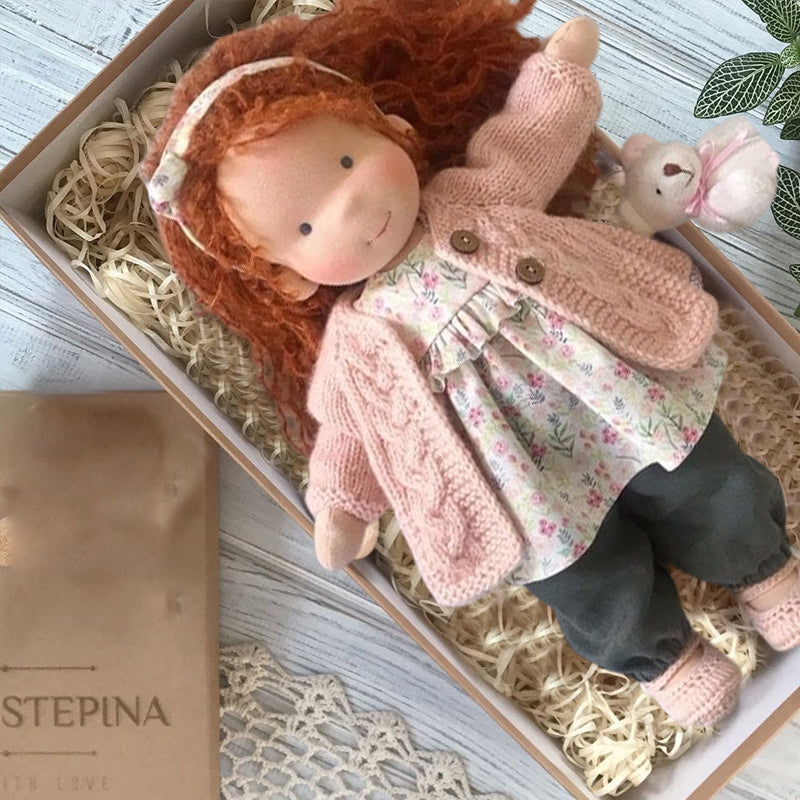 Waldora | Hochwertige, handgefertigte Waldorfpuppe für kreatives Lernen und Spielen