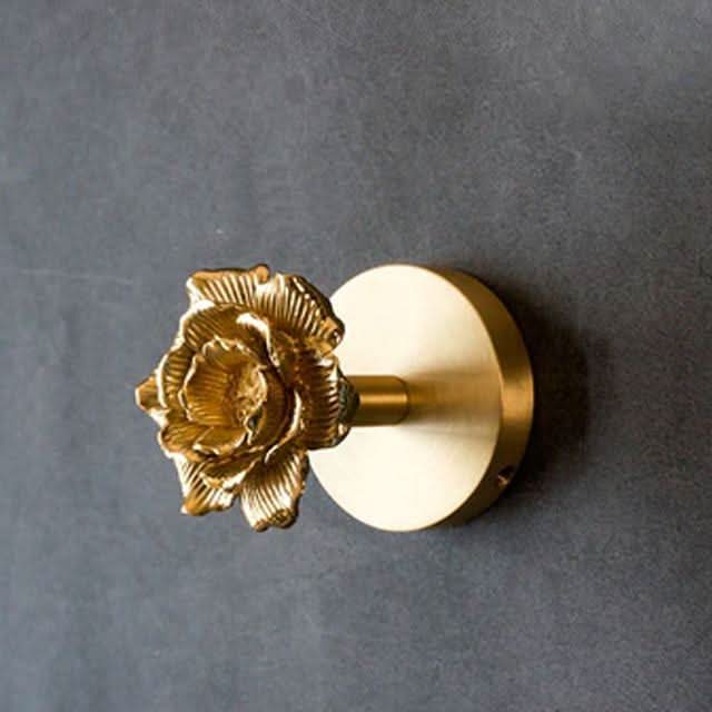 Wandhakenleiste aus Messing mit Tiermotiven und goldenen Akzenten