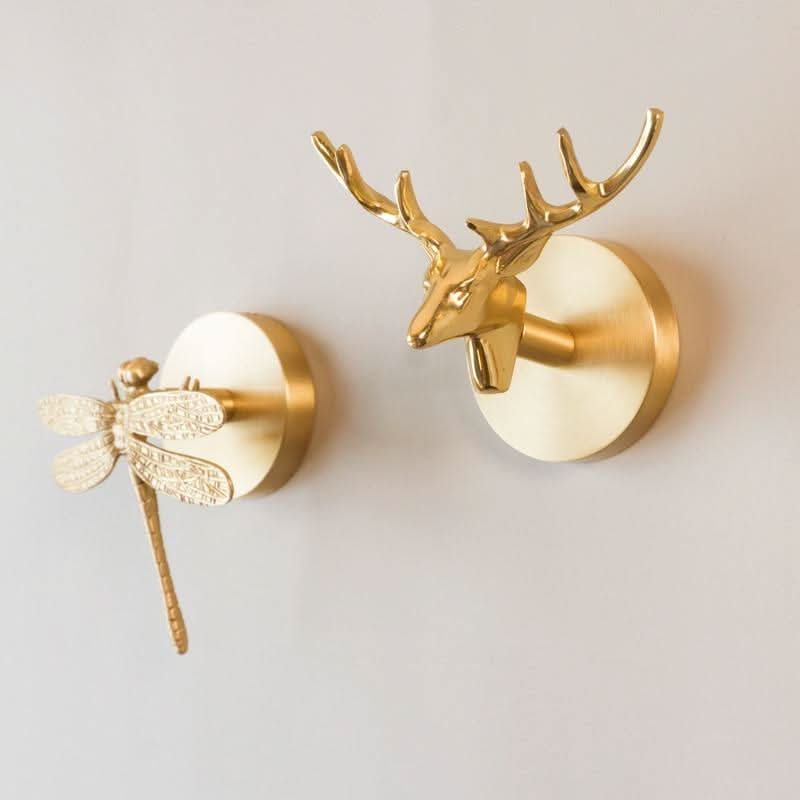 Wandhakenleiste aus Messing mit Tiermotiven und goldenen Akzenten