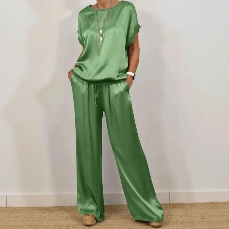 Aurelle™ Set mit fließender Silhouette und satinierter Haptik