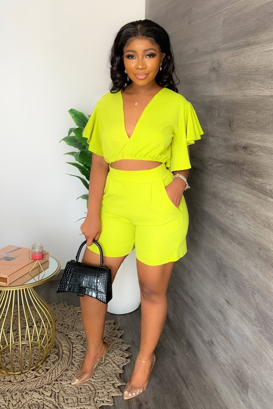 Zweiteiliges Sommeroutfit Damen | Crop-Top mit Rüschen & High-Waist-Shorts