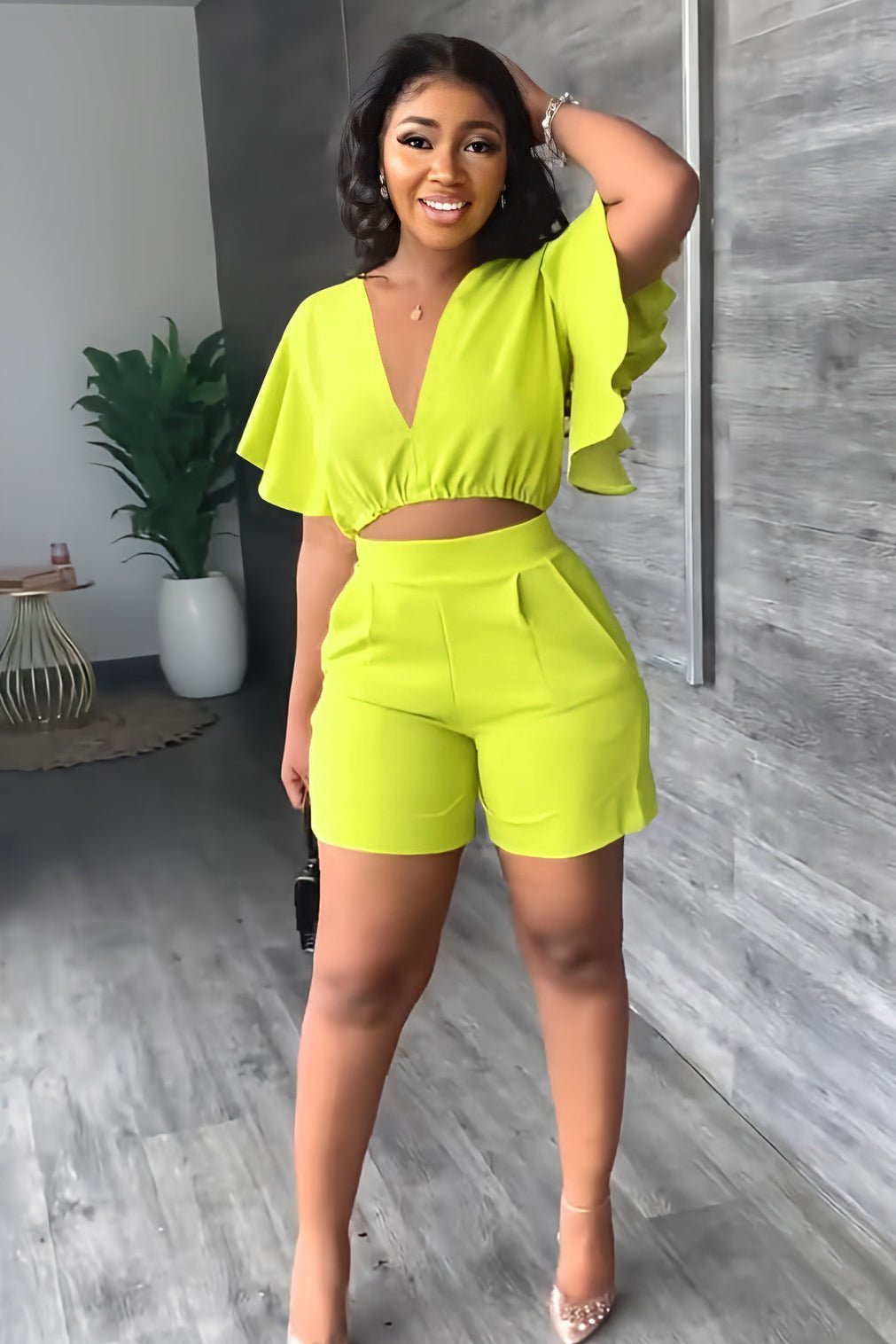 Zweiteiliges Sommeroutfit Damen | Crop-Top mit Rüschen & High-Waist-Shorts