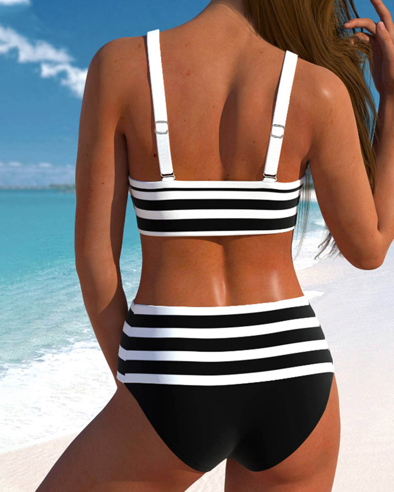 Hochtaillierter gestreifter Bikini