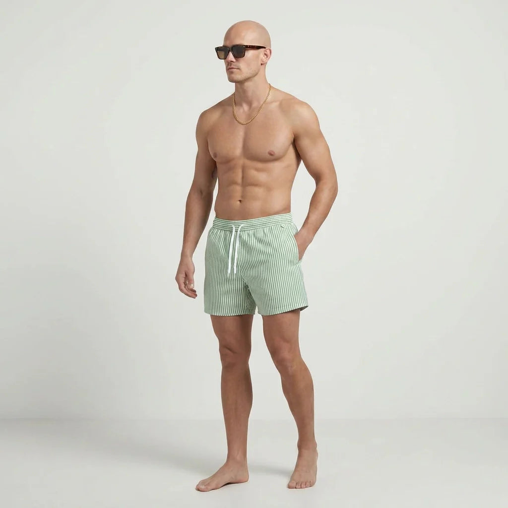 Kurze Herren Badeshorts mit Gummibund im Streifenmuster