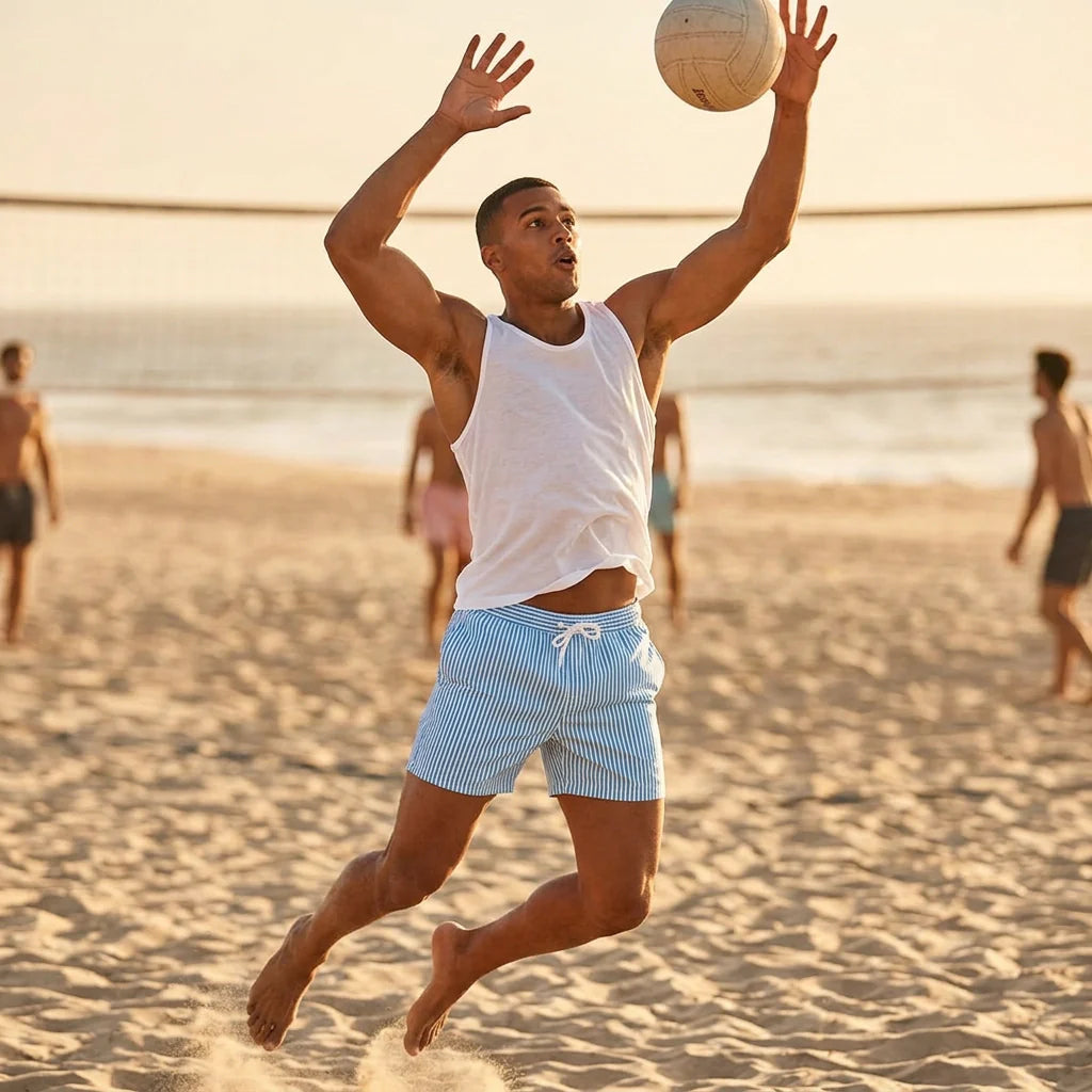 Kurze Herren Badeshorts mit Gummibund im Streifenmuster