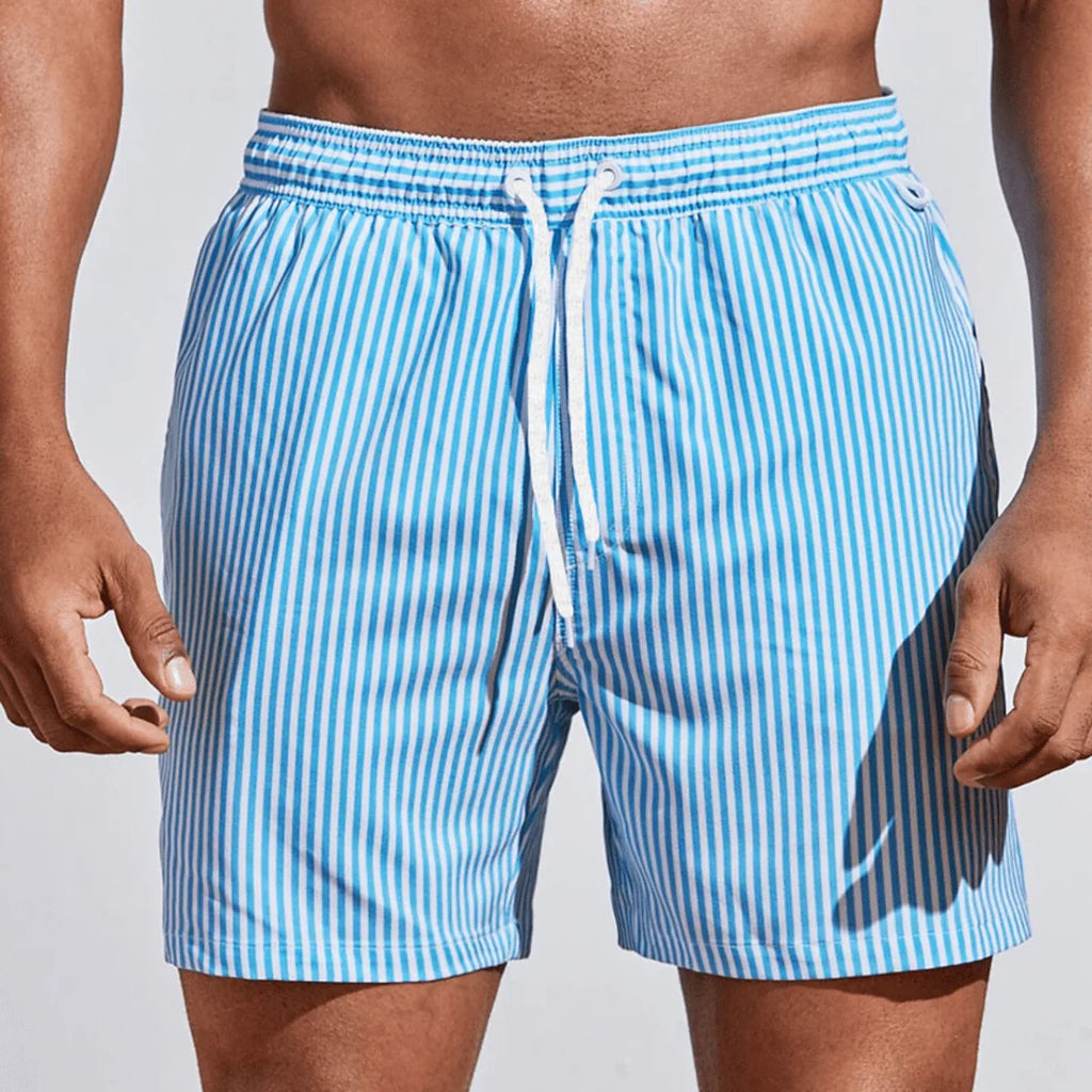 Kurze Herren Badeshorts mit Gummibund im Streifenmuster