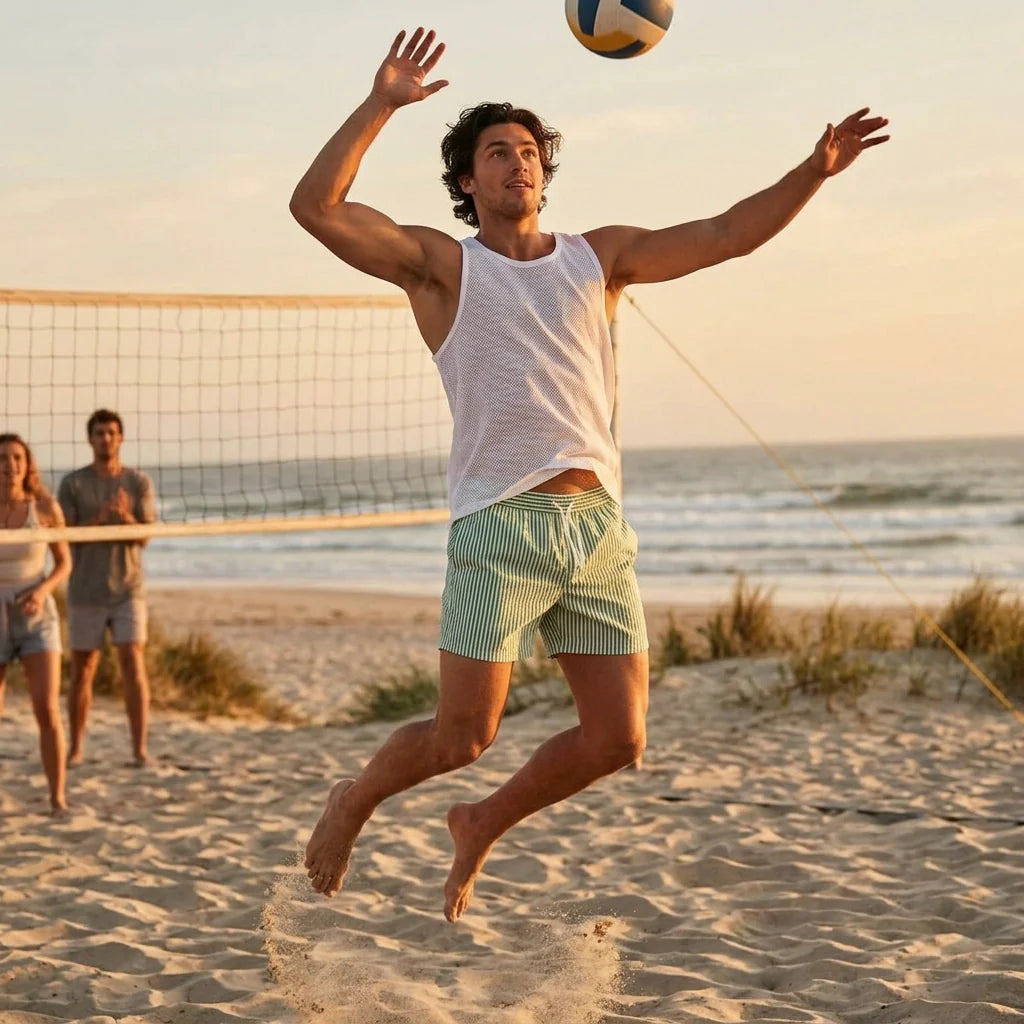 Kurze Herren Badeshorts mit Gummibund im Streifenmuster