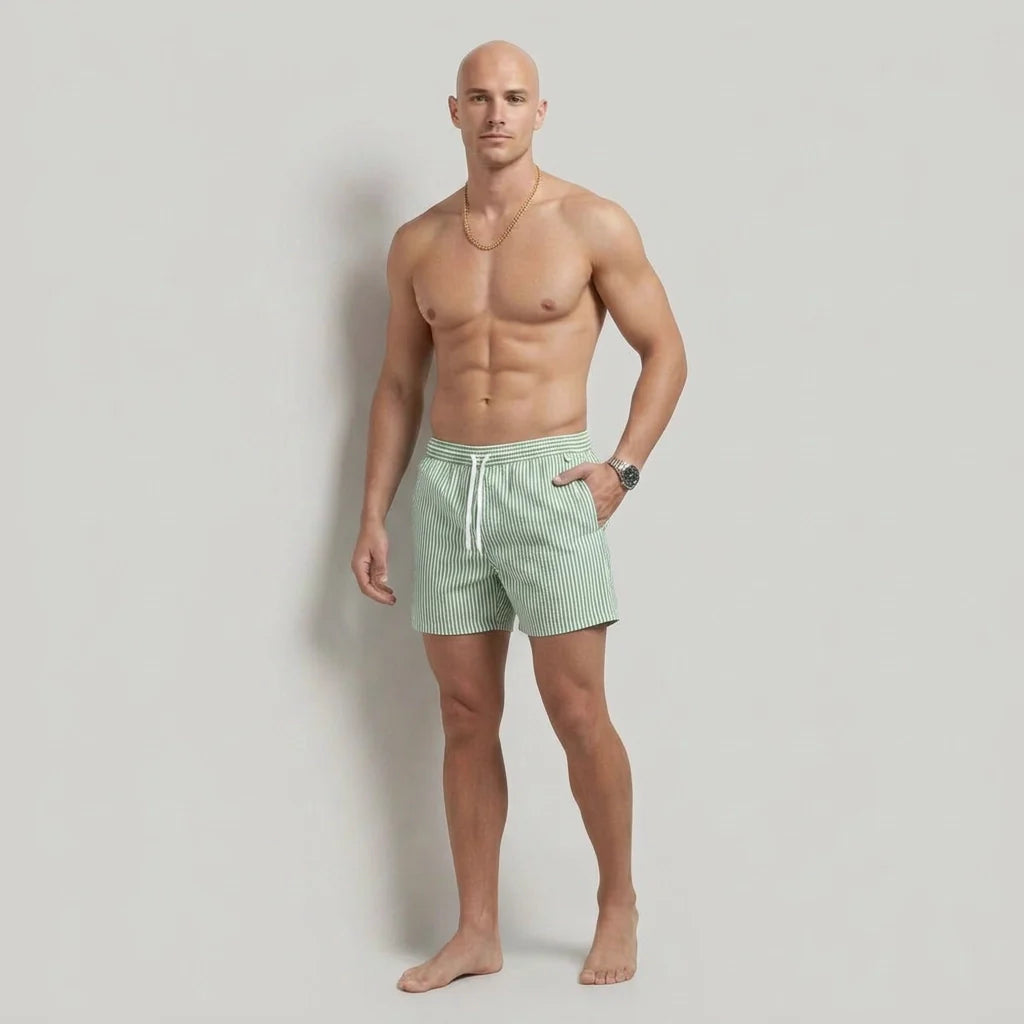 Kurze Herren Badeshorts mit Gummibund im Streifenmuster