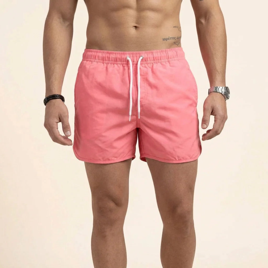 Kurze Badeshorts für Herren mit wasserabweisender Funktion im sportlichen Stil