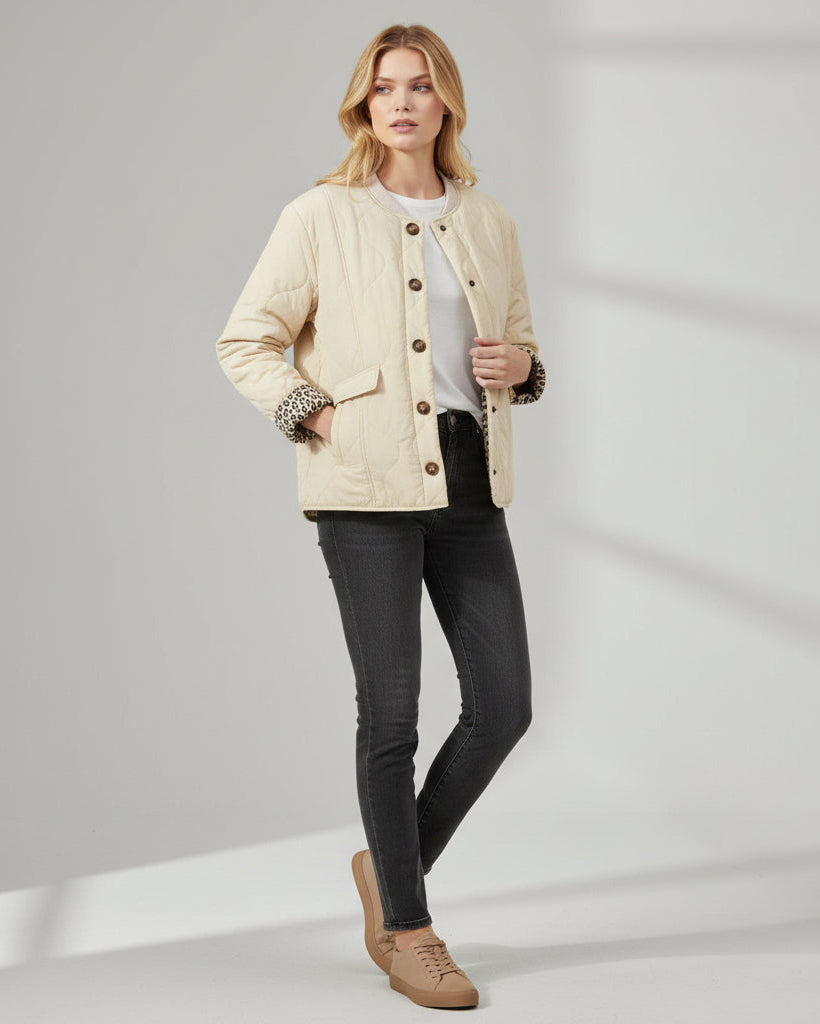 Leichte Steppjacke für Damen mit Leoparden-Details und ohne Kragen