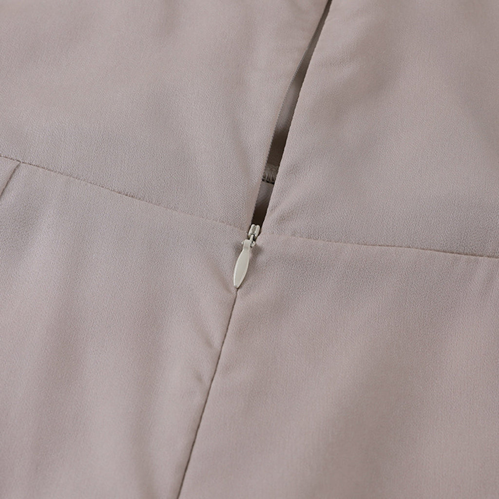Elegantes Midi Kleid mit Spaghettiträgern und Seitlichem Schlitz im Figurbetonten Design