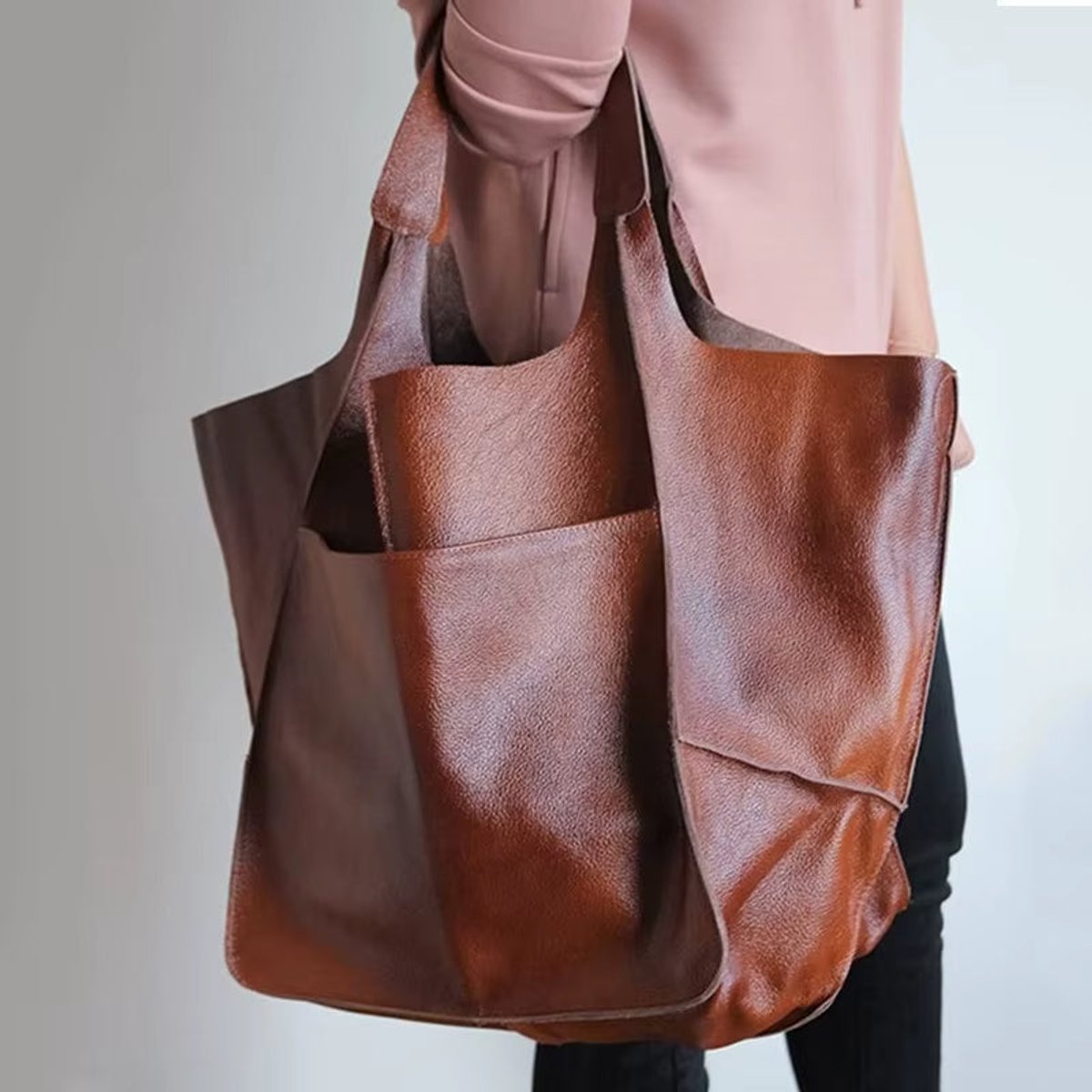 Isabella | Damen Geräumige Vegane Ledertasche mit Magnetverschluss