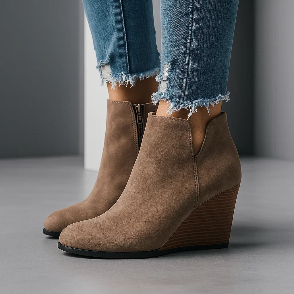 Charlotte | Damen Herbst Stiefel aus Wildleder mit Keilabsatz