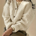 Theresa | Damen Strickjacke im Kabelstrick mit Lockerfit