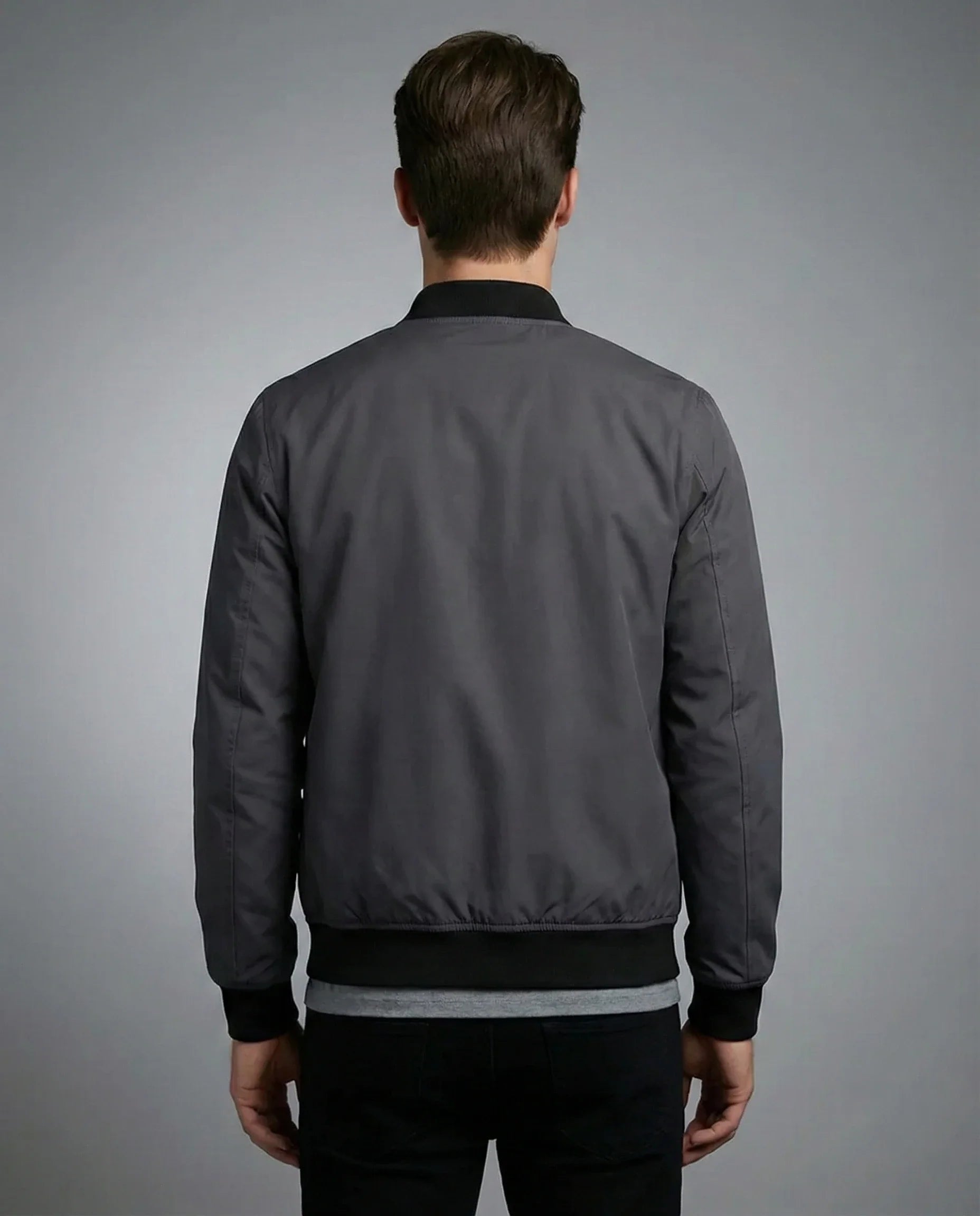 Leichte Bomberjacke für Herren mit Rippbündchen und kragenlosem Design